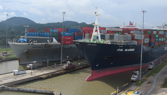 schepen volgen panamakanaal